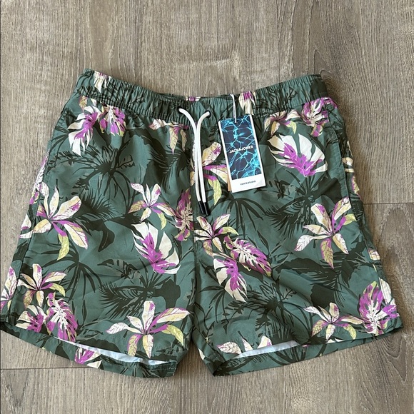 Jack & Jones Swim Shorts with Floral Print in Green - Picture 2 of 6